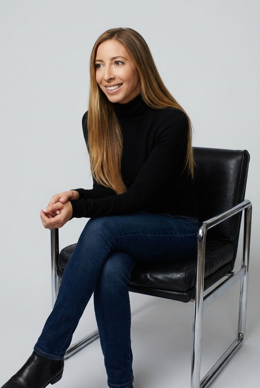 Nikki Goldman seated portrait